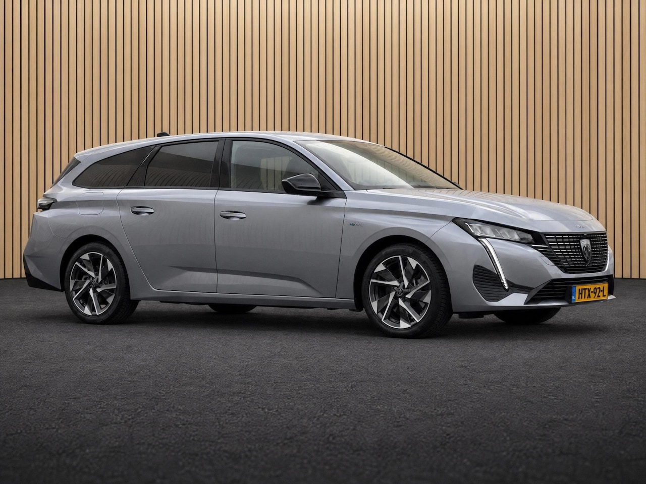 Peugeot 308 SW - 1.6 HYbrid 180 Allure Pack Business Automaat | Camera/Trekhaak/Navi - AutoWereld.nl
