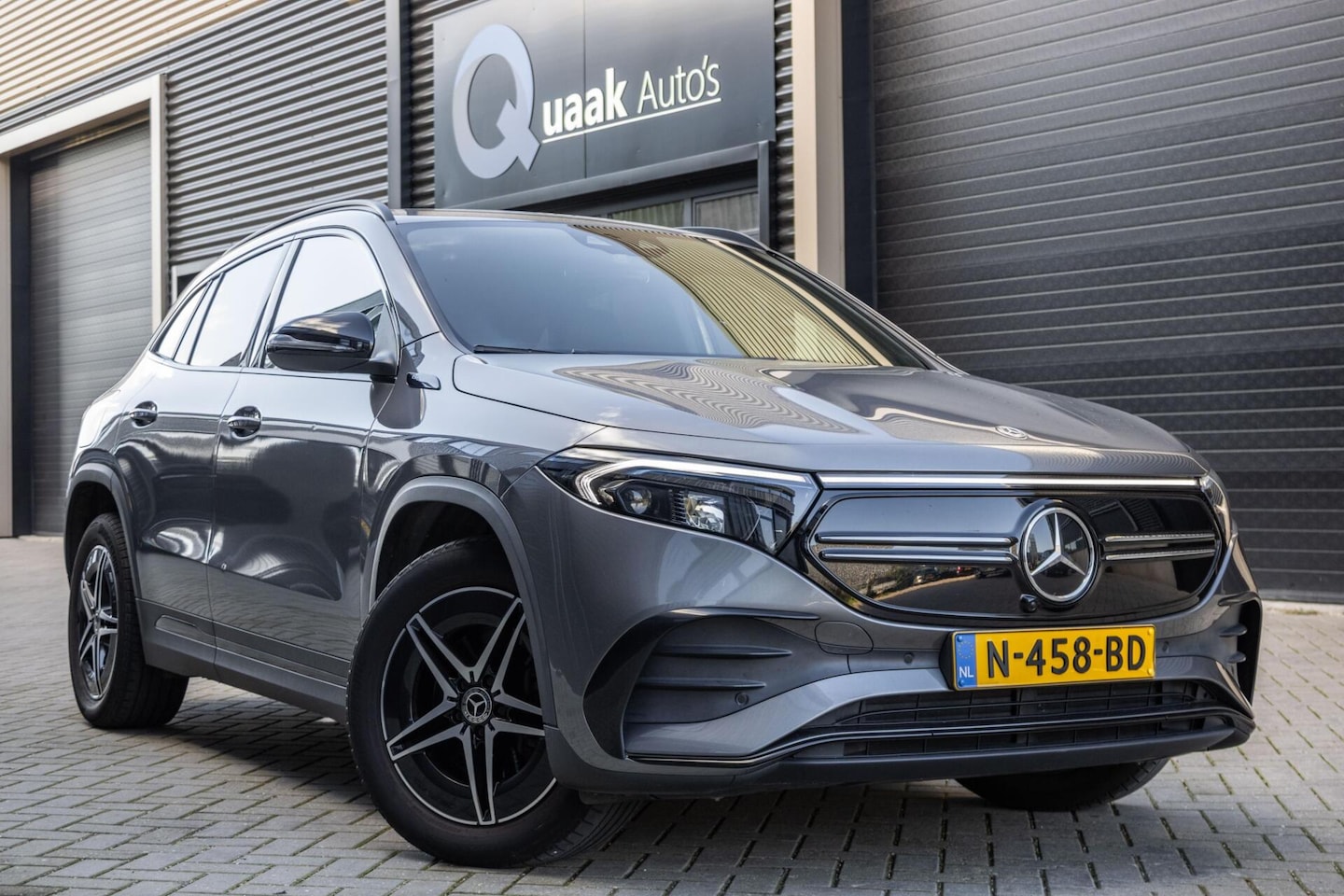 Mercedes-Benz EQA - 250 Business Solution AMG 67 kWh SOH 98% | CAMERA | BTW-AUTO | CARPLAY | SFEERVERLICHTING - AutoWereld.nl