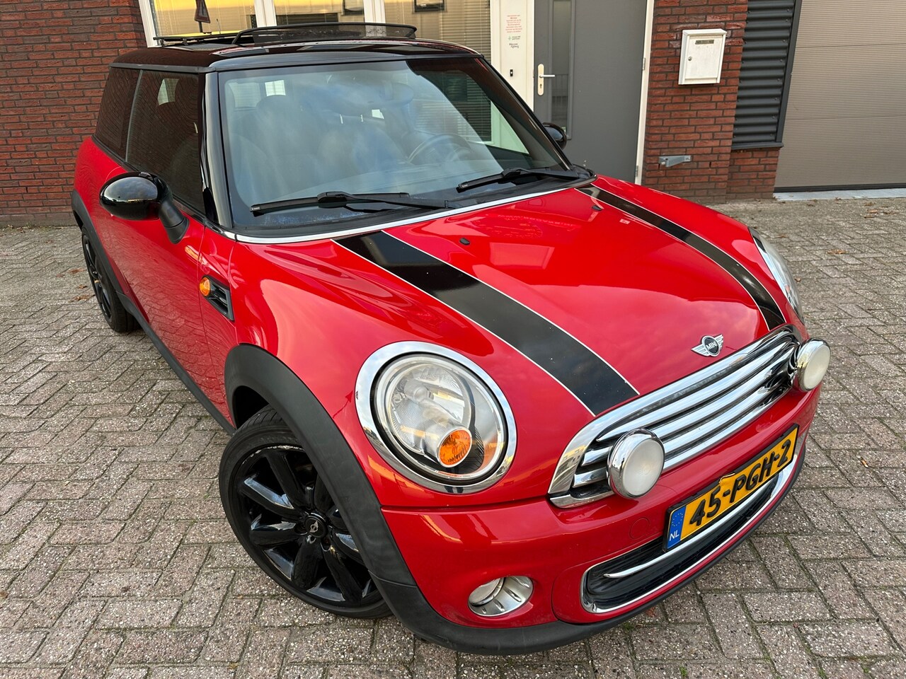 MINI 3-Deurs - 1.6 Cooper Business Line / Pano / Airco / Cruise / NAP - AutoWereld.nl