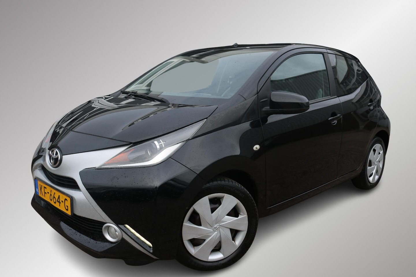 Toyota Aygo - 1.0 VVT-i x-play 1.0 VVT-i x-play, Camera, Bluetooth, Dealer onderhouden! - AutoWereld.nl