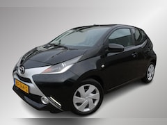 Toyota Aygo - 1.0 VVT-i x-play, Camera, Bluetooth, Dealer onderhouden