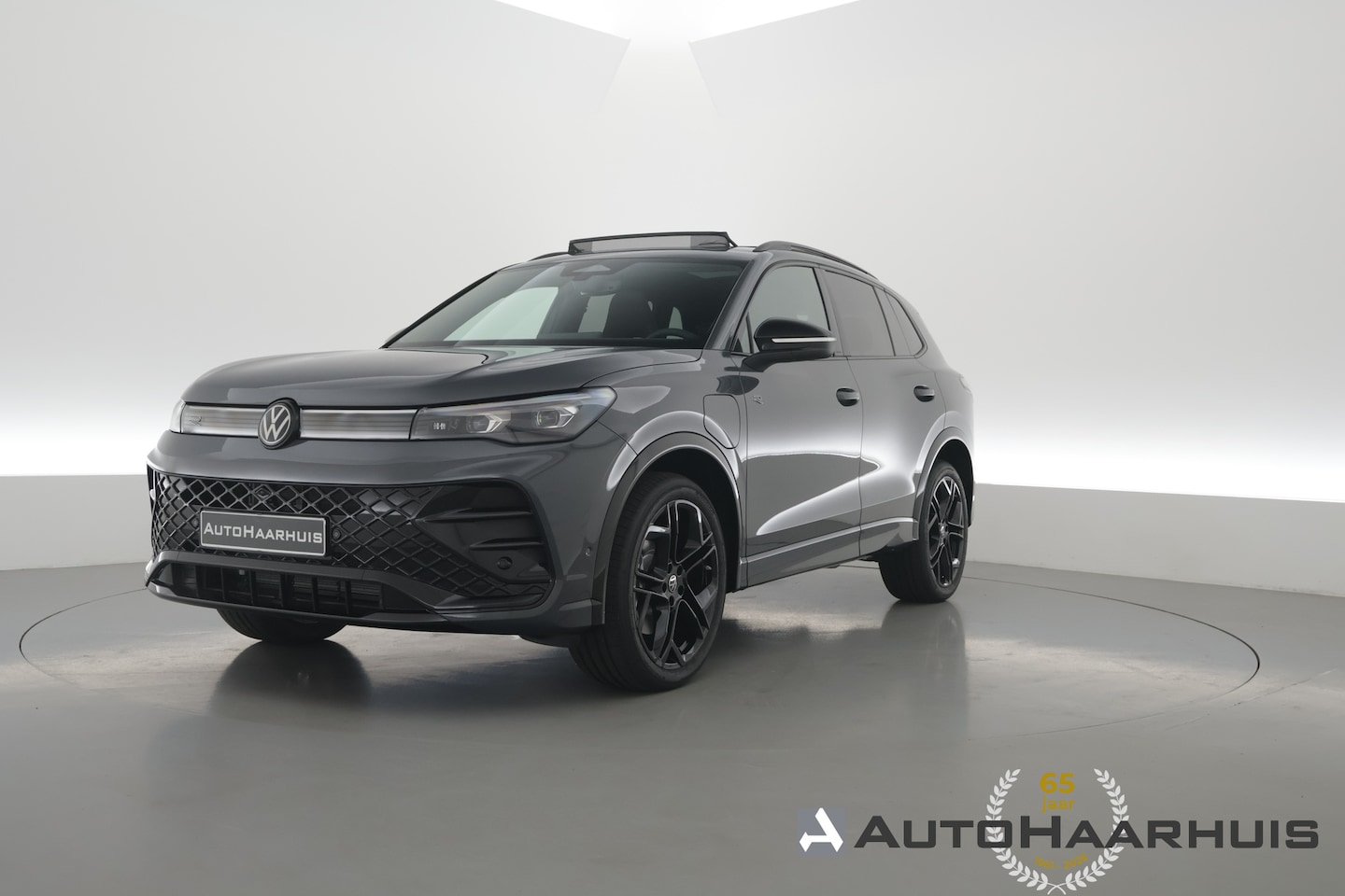 Volkswagen Tiguan - 1.5 eHybrid R-Line Edition | Rijklaar! | Pano | Trekhaak | HUD | Adapt. Cruise | Keyless | - AutoWereld.nl