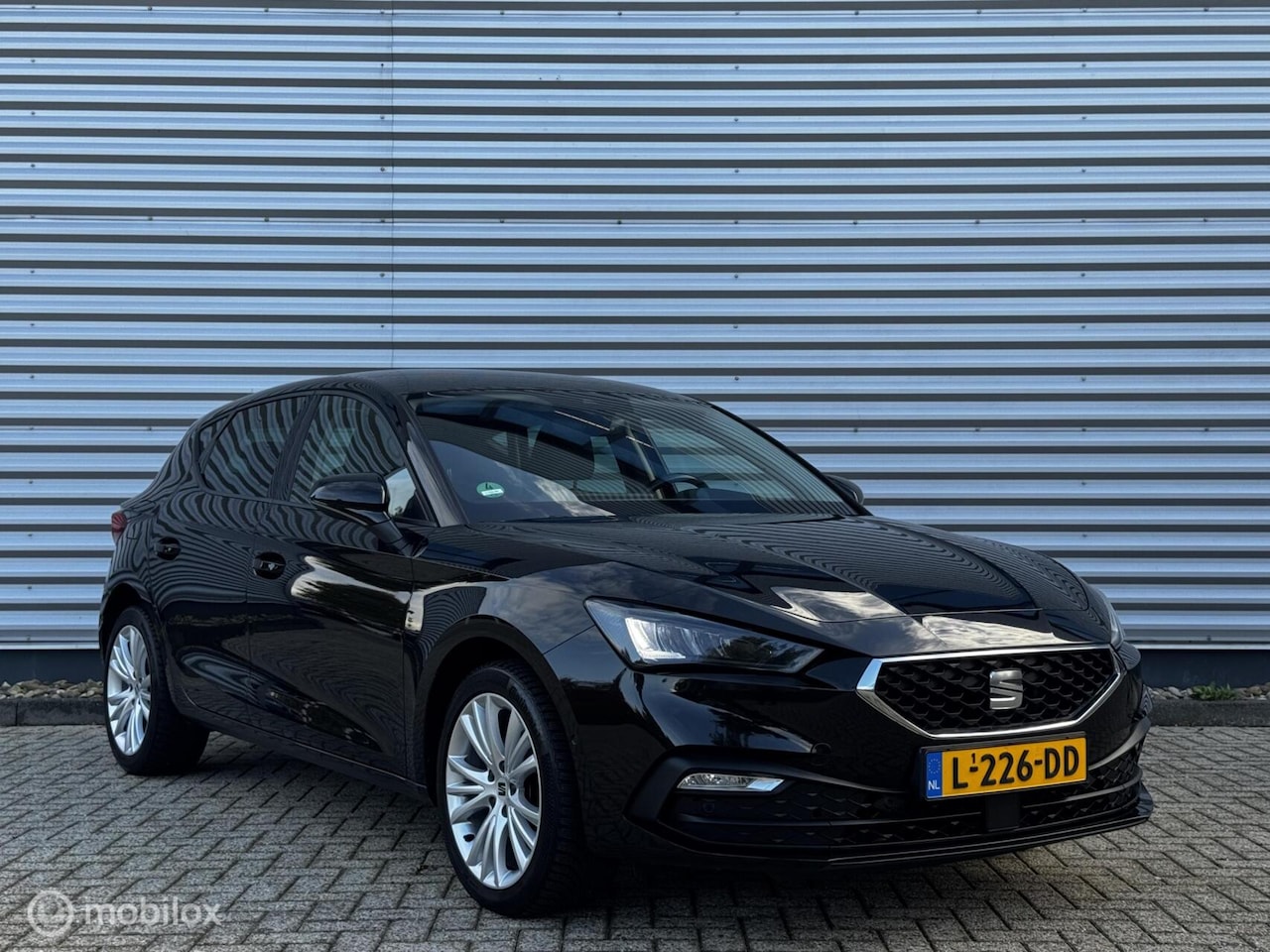 SEAT Leon - 1.5 eTSI 150PK DSG Style Business Intense - AutoWereld.nl