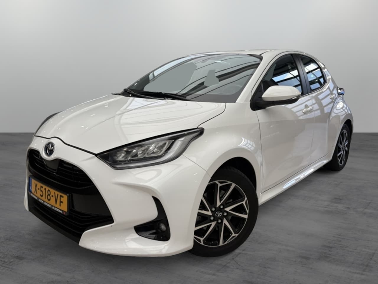 Toyota Yaris - Toyota Yaris 1.5 Hybrid Dynamic [ STOEL VERWARMING I CLIMA I CAMERA I CARPLAY ] - AutoWereld.nl