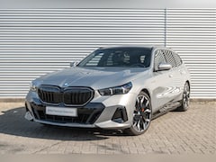 BMW 5-serie Touring - 530e M Sport Automaat / Panoramadak / Trekhaak / Bowers & Wilkins / Adaptieve LED / Comfor