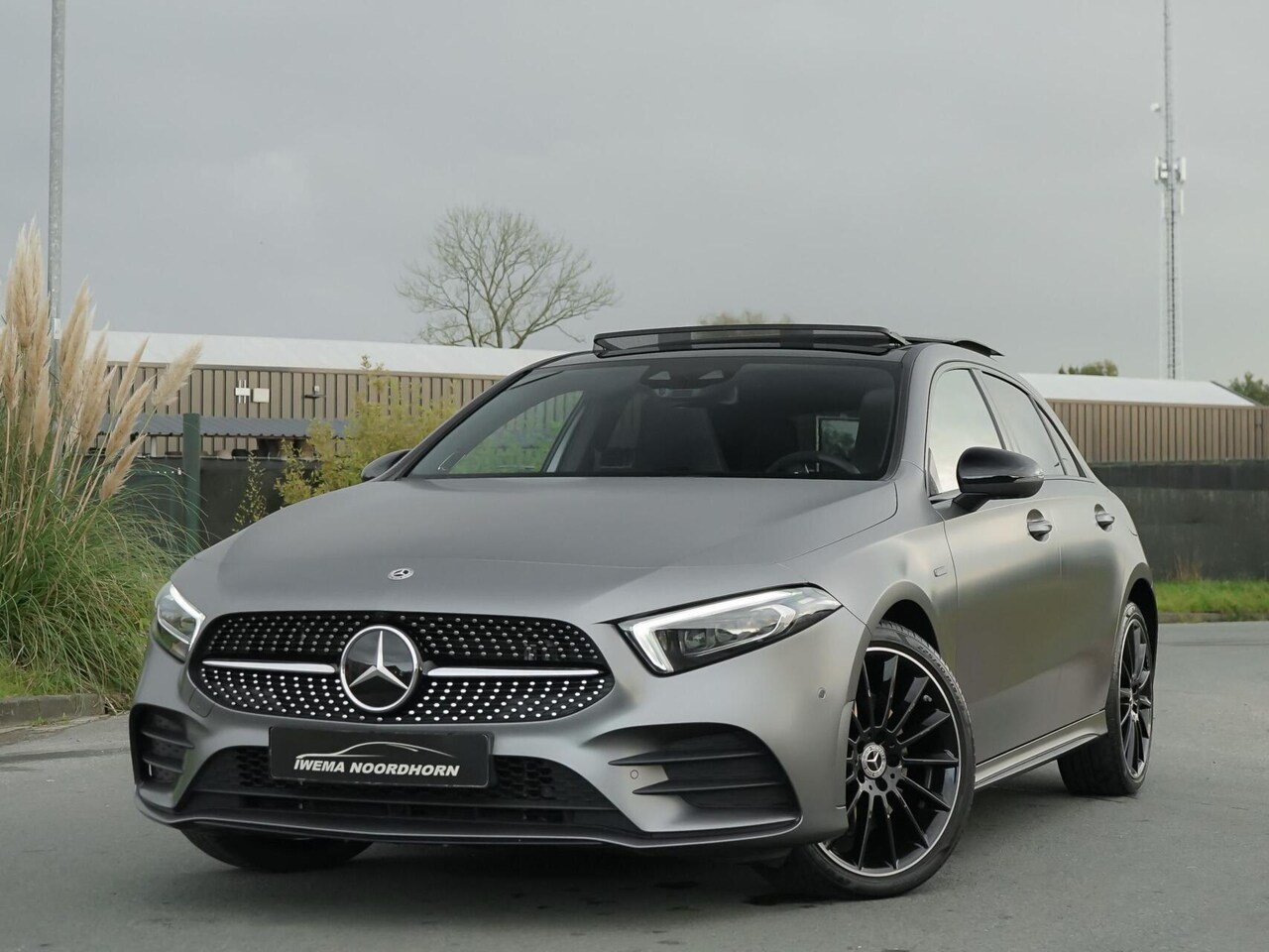 Mercedes-Benz A-klasse - 250 e AMG Panoramadak|360° Camera|Burmester®|Multibeam|HUD|Sfeerverlichting|Elektrische ve - AutoWereld.nl