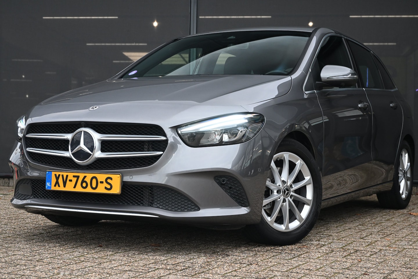 Mercedes-Benz B-klasse - 180 Launch Edition | Navigatie | Elektr. Stoelen | 360 Camera | Climate Control | Cruise C - AutoWereld.nl