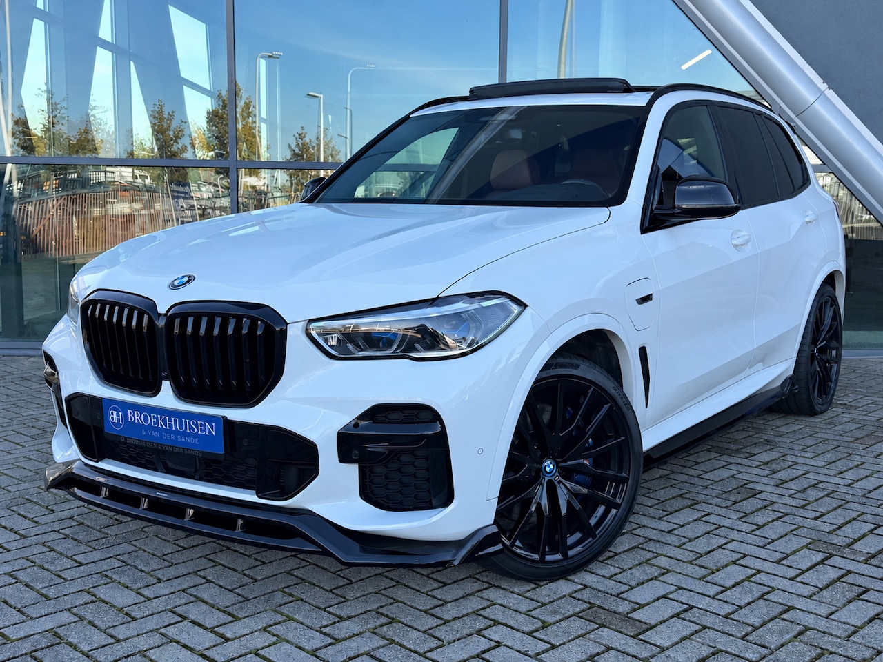 BMW X5 - XDrive45e High Executive M Sport 394pk Panoramadak / 22inc / Laser Light / Trekhaak - AutoWereld.nl