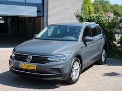 Volkswagen Tiguan - 1.5 TSI Life 7-Dsg . wegklapbare haak / navigatie