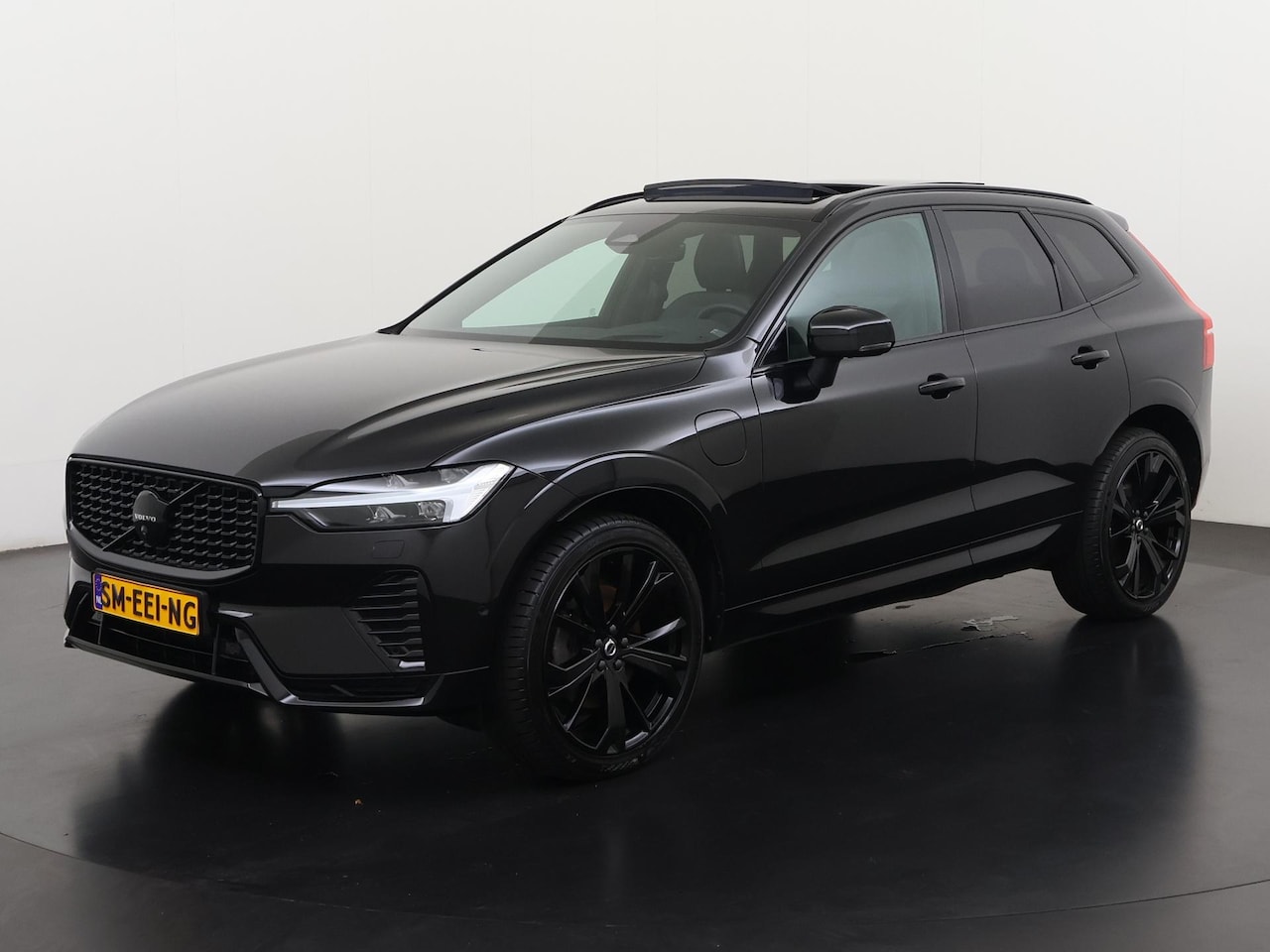 Volvo XC60 - 2.0 T6 Long Range AWD Ultra Black Edition | Trekhaak | Head-up | 360 Camera | Zondag Open! - AutoWereld.nl