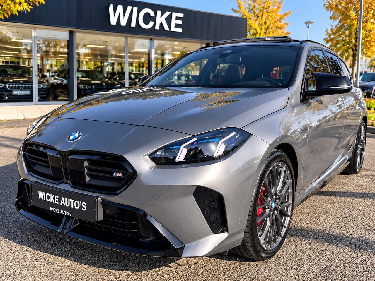 BMW 1-serie - M135 xDrive 300PK Kuipstoelen Camera Panorama H&K Leder - AutoWereld.nl