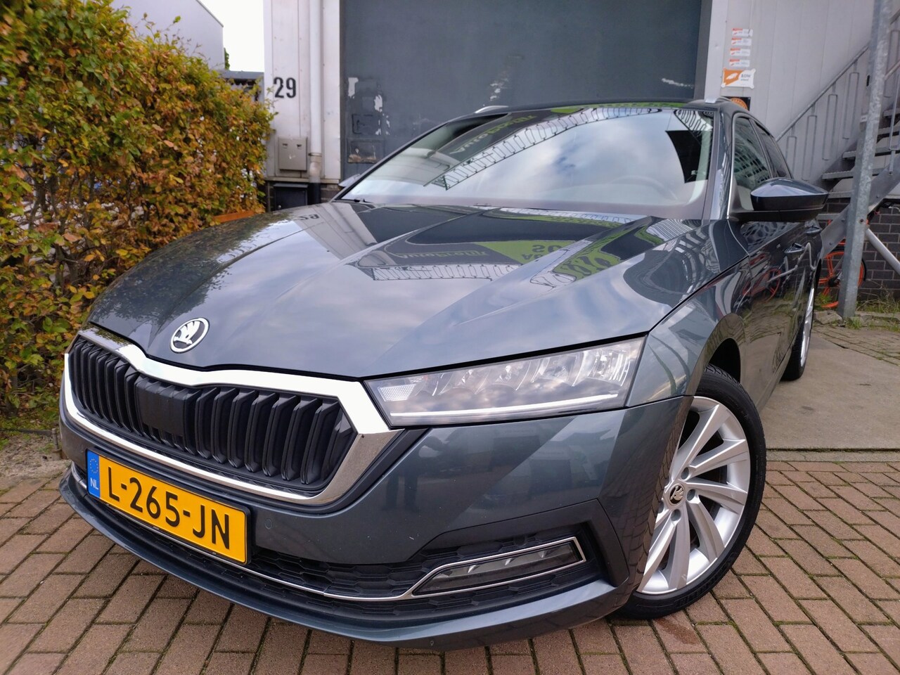Skoda Octavia Combi - 1.0 e-TSI Business Edition 1.0 e-TSI Business Edition - AutoWereld.nl