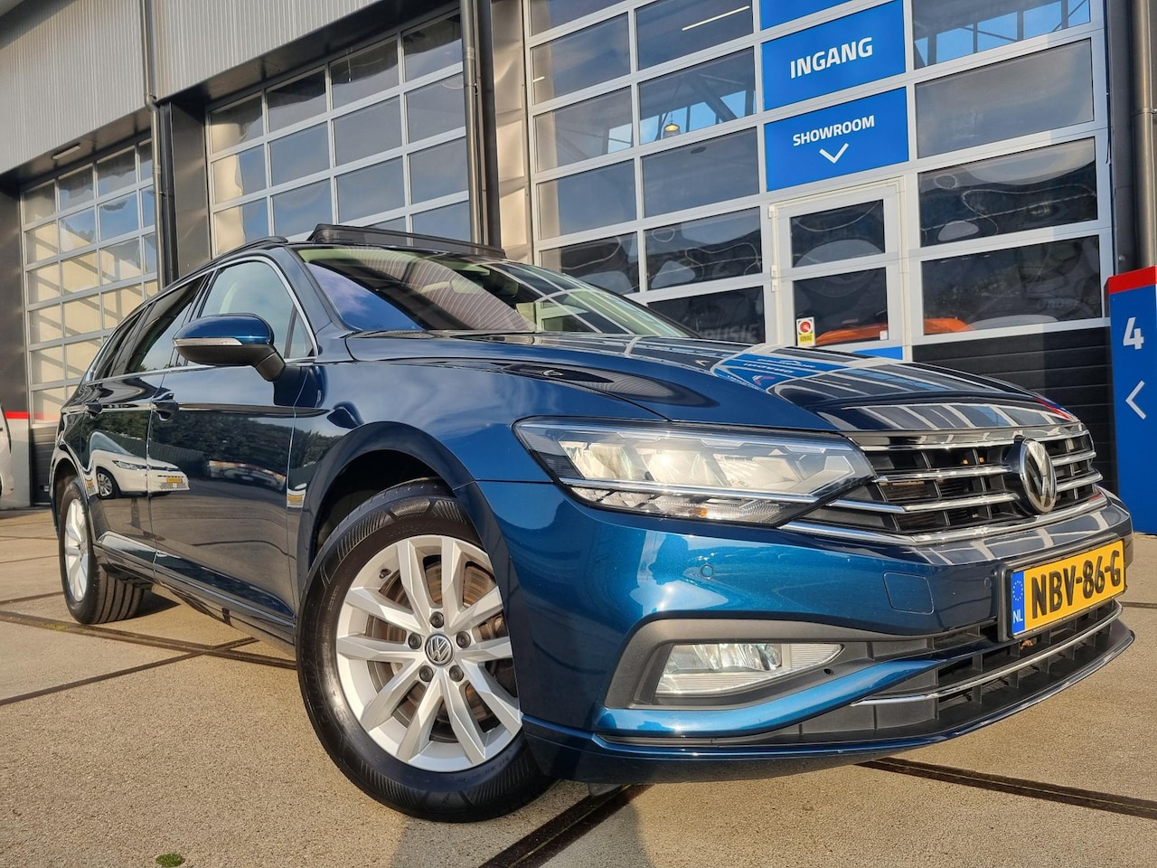 Volkswagen Passat Variant - 1.5 TSI Comfort PANORAMADAK / CAMERA / APP CONNECT / ERGO COMFORT STOEL / LUXE UITV. - AutoWereld.nl