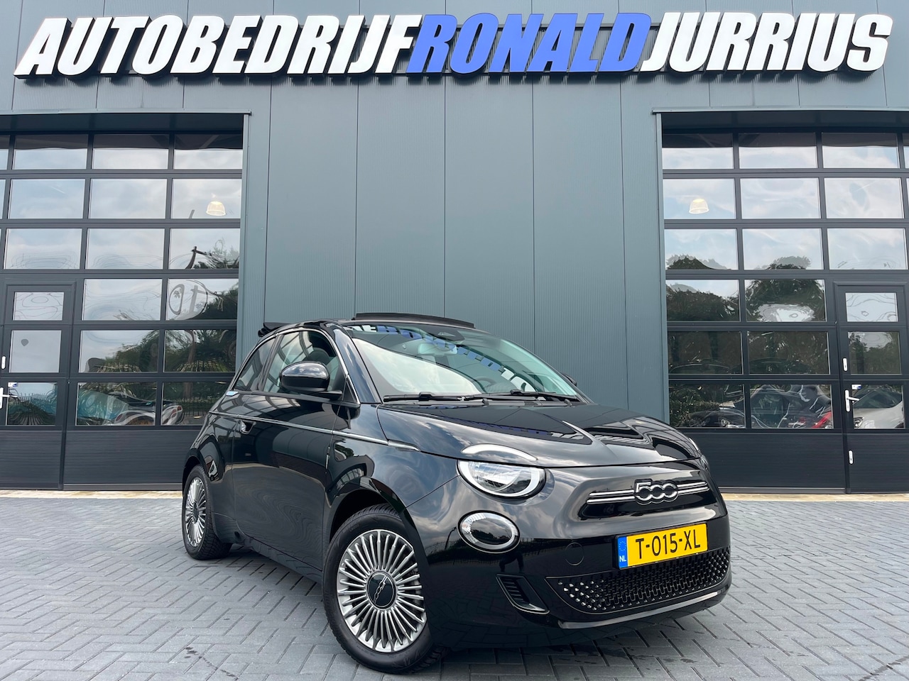Fiat 500 C - Urban 42 kWh NL.Auto/SOH 94.9%/Carplay/Cabriolet/Groot scherm/1Ste Eigenaar/Dealer onderho - AutoWereld.nl
