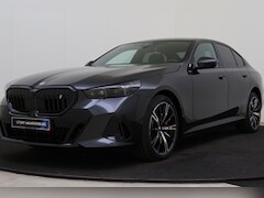BMW i5 - eDrive40 M Sport / Panoramadak / Trekhaak / Comfortstoelen / Parking Assistant Plus / Adap