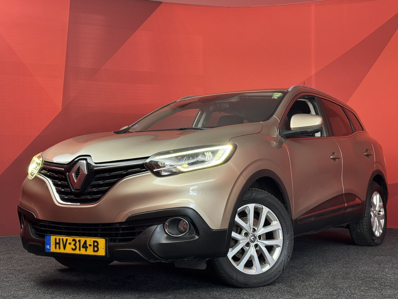 Renault Kadjar - 1.2 TCe Zen | Cruise Control | Navigatie | Trekhaak | APK 14-06-2027 - AutoWereld.nl