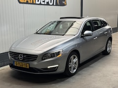 Volvo V60 - 2.4 D6 AWD Plug-In Hybrid Summum Super Netjes Pano Automaat