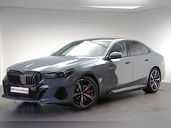BMW i5 - eDrive40 M Sport / Panoramadak / Achteruitrijcamera / Stoelventilatie / Bowers & Wilkins /