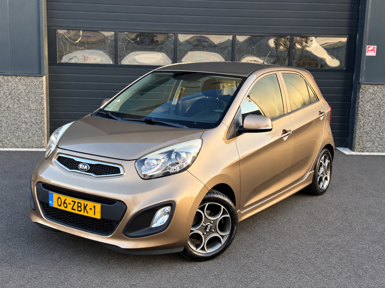 Kia Picanto - • Airco • NW APK • Weinig KM • unieke kleur! - AutoWereld.nl