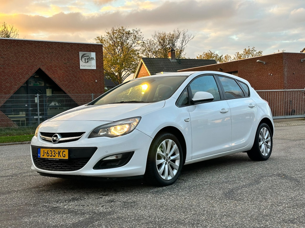 Opel Astra - 1.4 Business + Cruise*Stoelverwarming*Clima*Half leder*LM velgen*Parkeersensoren* - AutoWereld.nl