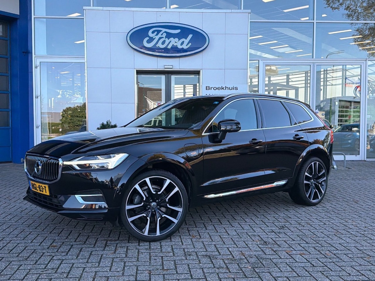 Volvo XC60 - 2.0 T8 Twin Engine AWD Inscription | Pano | Trekhaak | H&K Audio | Adap. Cruise | Elek. St - AutoWereld.nl