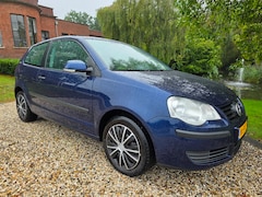 Volkswagen Polo - 1.2-12V Trendline AIRCO/cruise
