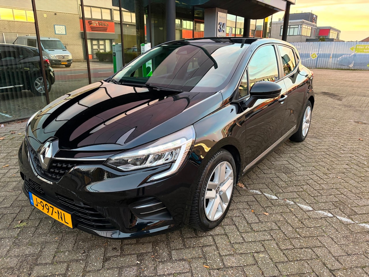 Renault Clio - 1.0 TCe Zen / Apple Carplay / LED / 5-drs - AutoWereld.nl
