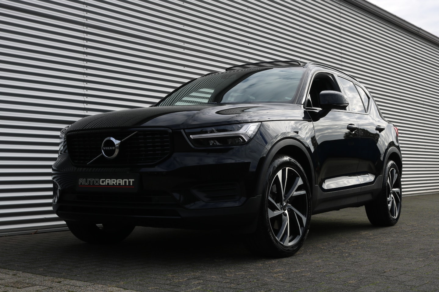 Volvo XC40 - 2.0 T4 R-Design 2.0 T4 R-Design (Panoramadak Navi/Camera Carplay HarmanKardon Trekhaak Full-Led 20Inch Pdc - AutoWereld.nl