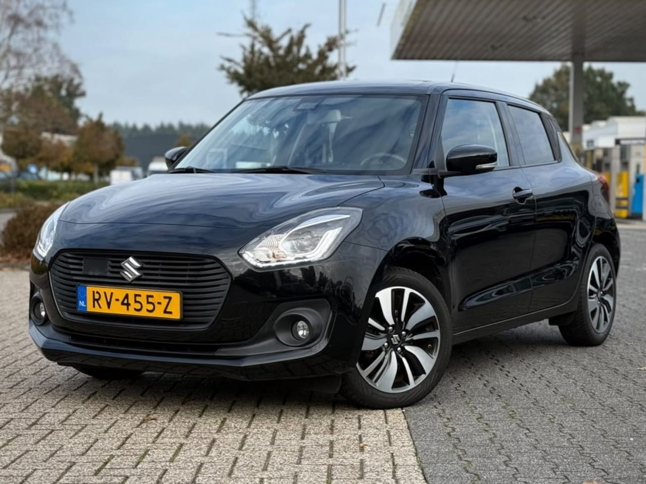 Suzuki Swift - 1.2 STIJL SMART HYBR. KEYLESS ECC CAMERA CARPLAY ADD. CRUISE - AutoWereld.nl