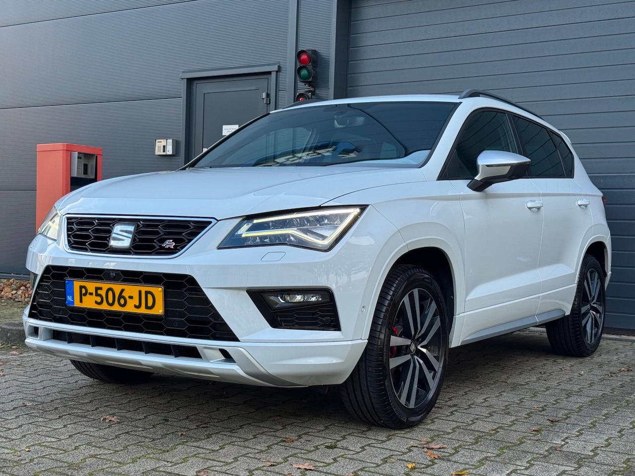 SEAT Ateca - 1.4 EcoTSI FR Business Intense / TREKHAAK / 360-CAMERA / ALCANTARA / BEATS / CARPLAY / KEY - AutoWereld.nl