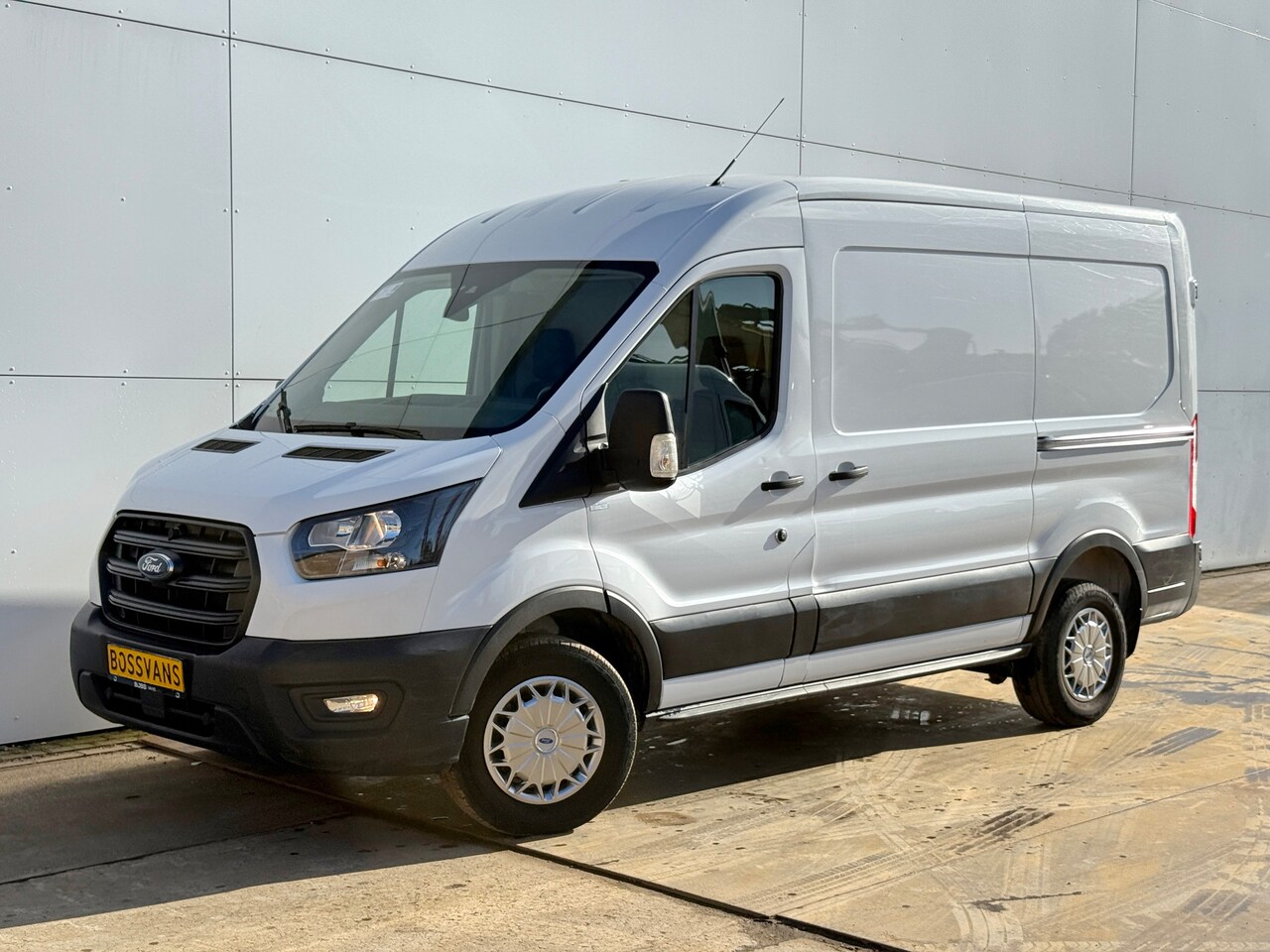Ford Transit - 2.0 TDCI 130PK L2H2 Cruise Control Airco Bluetooth 1,5t Trekgewicht Parkeersensoren v+a - AutoWereld.nl