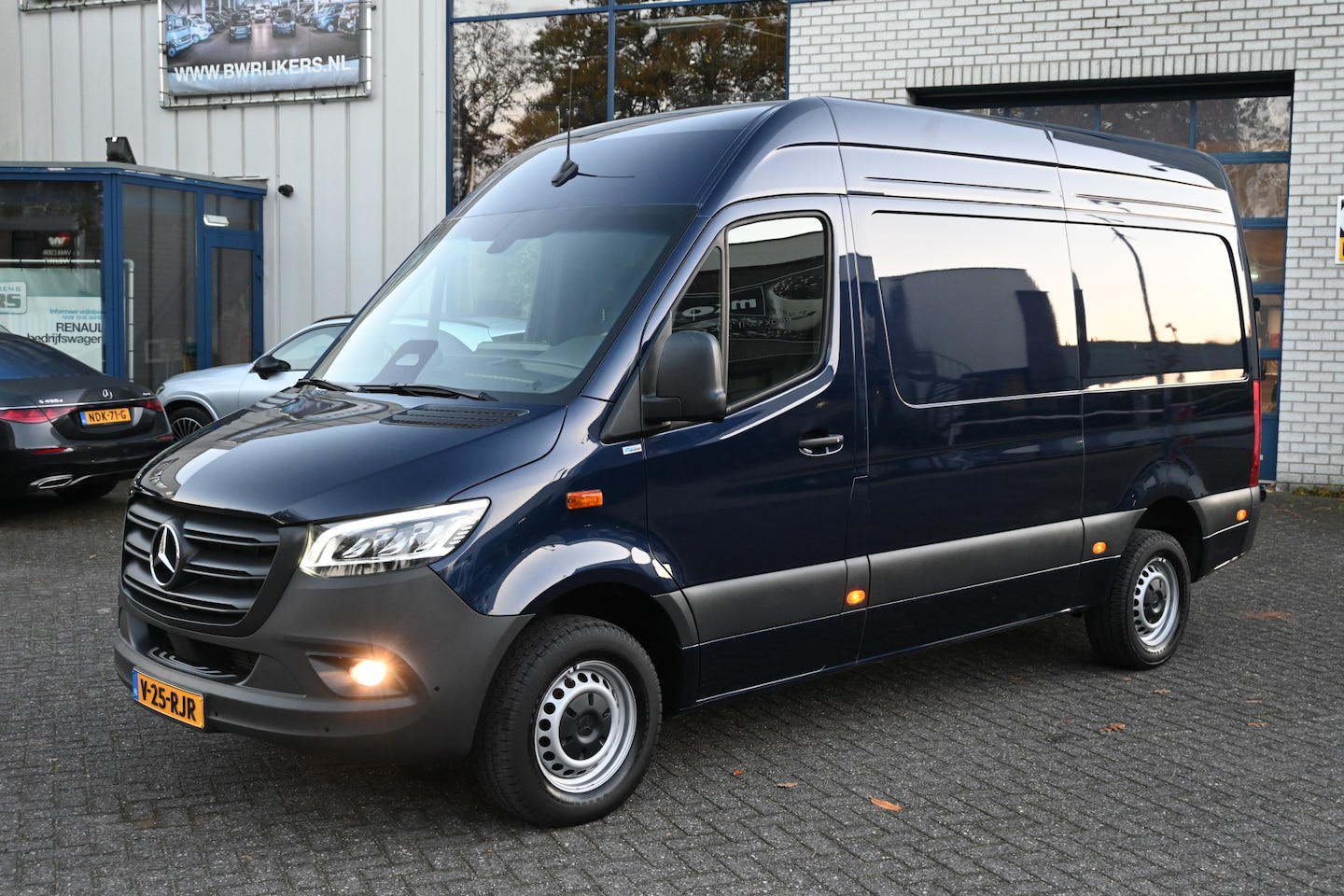 Mercedes-Benz Sprinter - 317 CDI L2H2 Pro LED, Geveerde stoel, Navigatie met camera - AutoWereld.nl