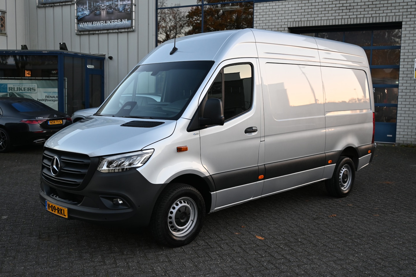 Mercedes-Benz Sprinter - 317 CDI L2H2 Pro LED, Geveerde stoel, Navigatie met camera - AutoWereld.nl
