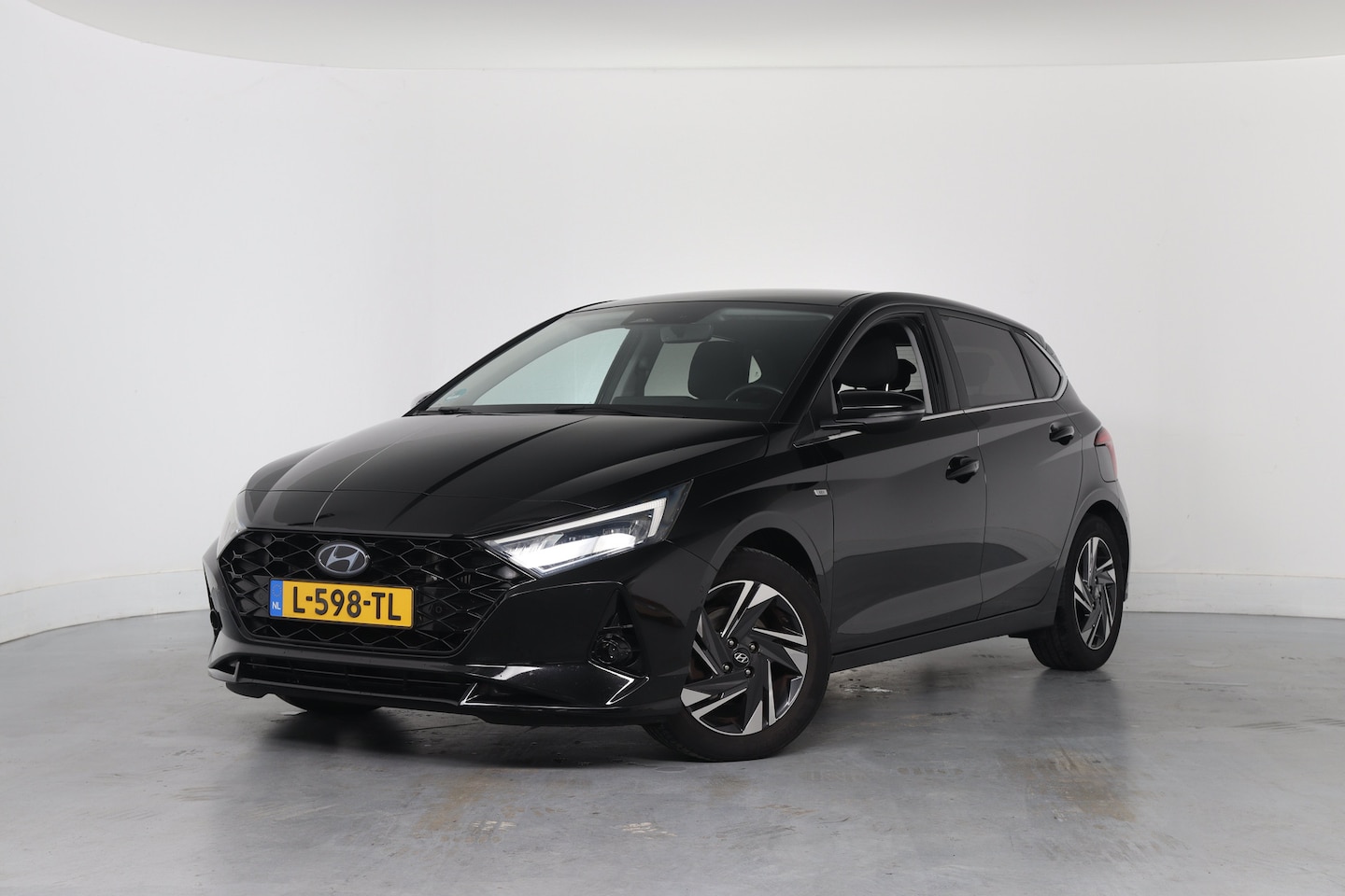 Hyundai i20 - 1.0 T-GDI Premium | Trekhaak | Stoel/Stuurverwarming | Navi | Camera | BOSE | BLIS | Parke - AutoWereld.nl