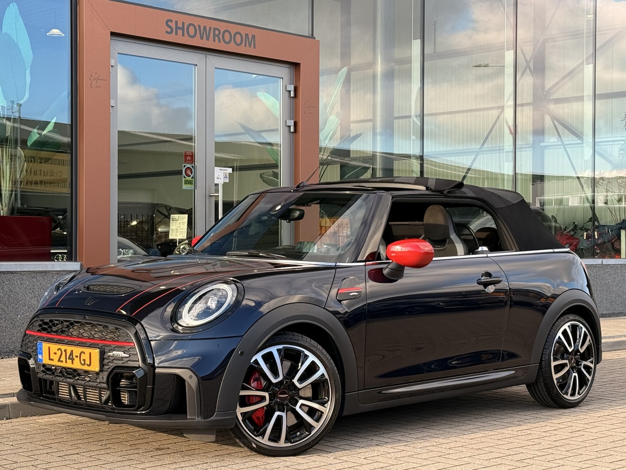 MINI Cabrio - 2.0 John Cooper Works Essential | 231pk | ACC | DAB | Head-Up | Harman / Kardon | Apple Ca - AutoWereld.nl