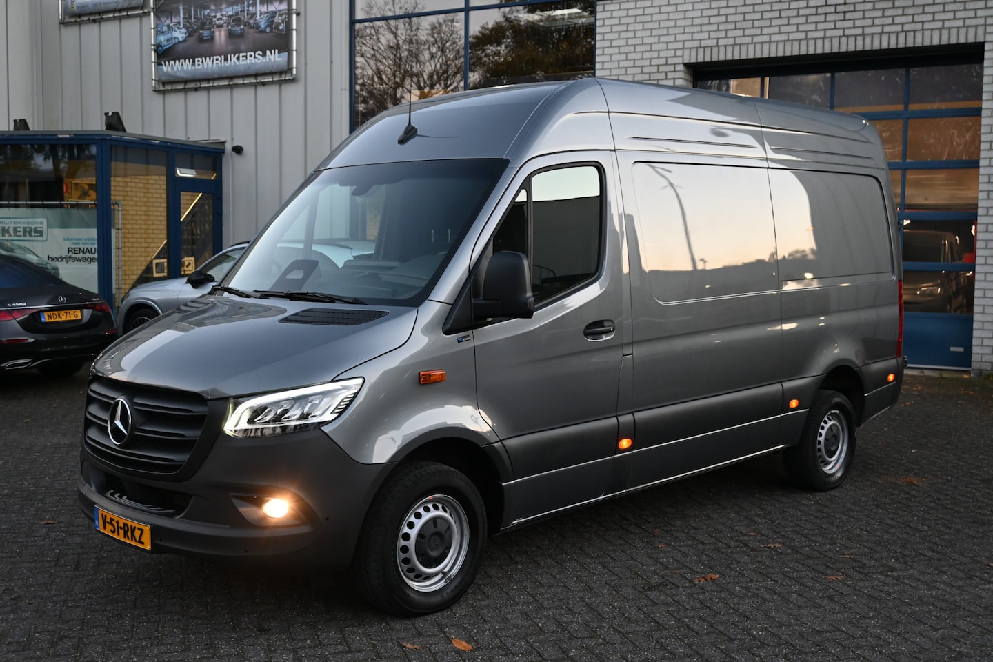 Mercedes-Benz Sprinter - 317 CDI L2H2 Pro LED, Geveerde stoel, Navigatie met camera - AutoWereld.nl
