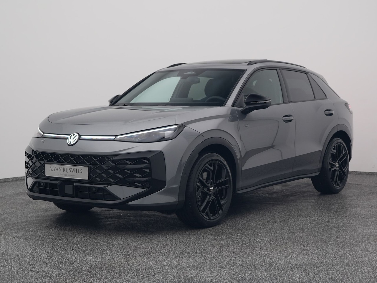 Volkswagen T-Roc - 1.5 eTSI R-Line NEW | PANO | CAMERA | ADAPTIVE | STOEL- EN STUURVERW. - AutoWereld.nl