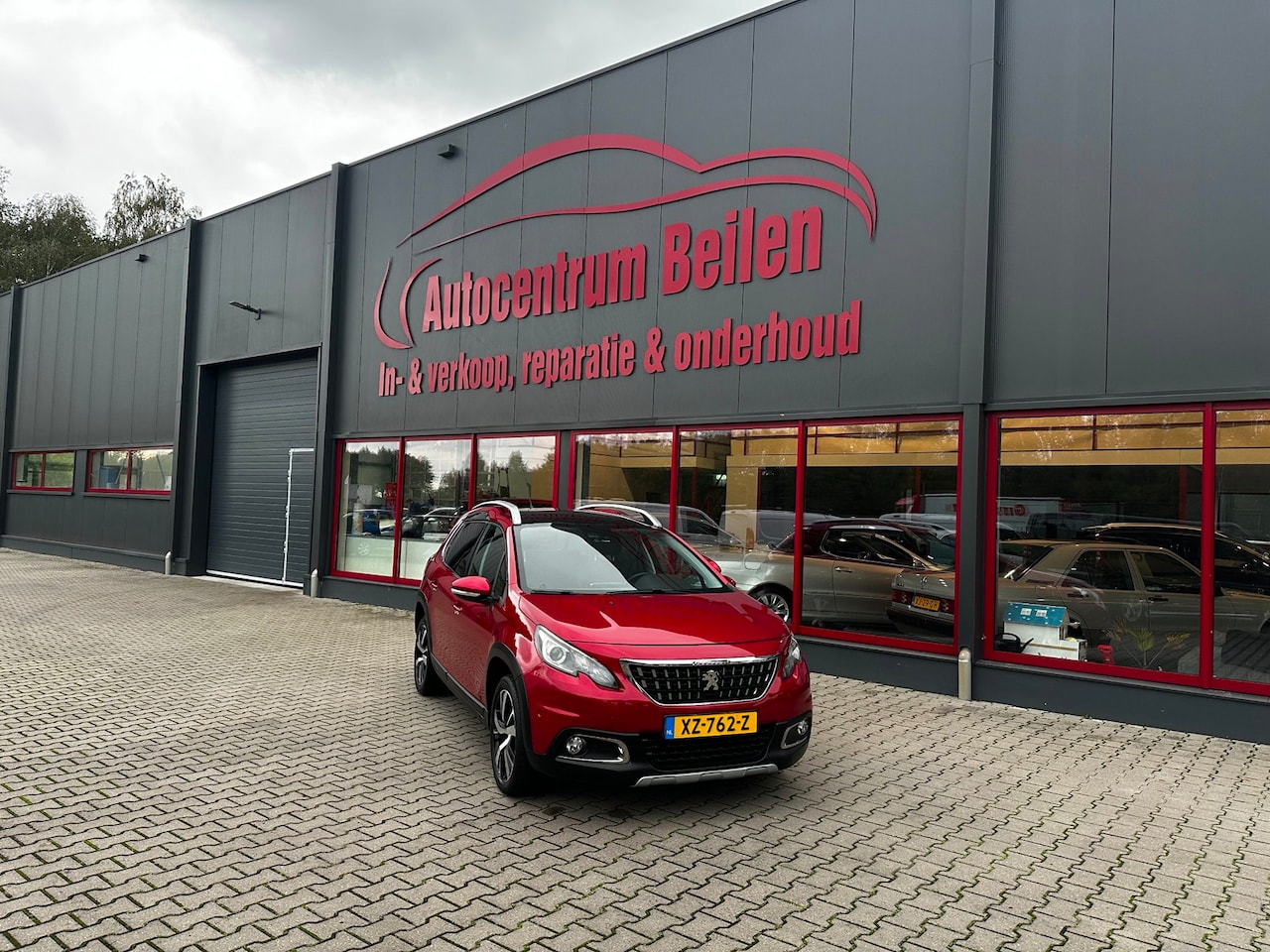 Peugeot 2008 - 1.2 PureTech Allure / Automaat / Camera / Navi / Clima / Cruise / Carplay / Pano / Stoelve - AutoWereld.nl