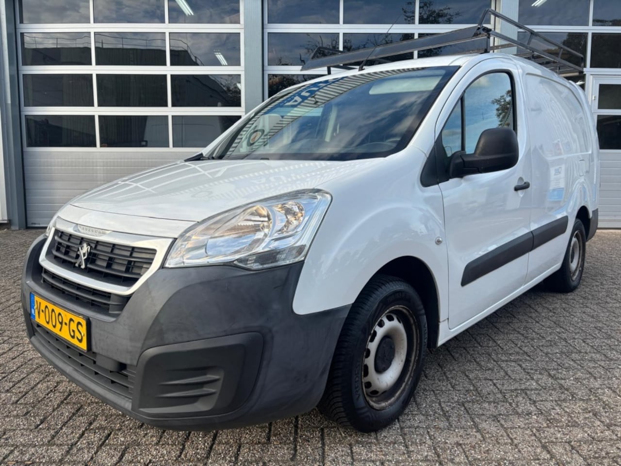Peugeot Partner - 1,6 HDI Lengte2 Trekhaak / Imperial / Cruise Controle - AutoWereld.nl