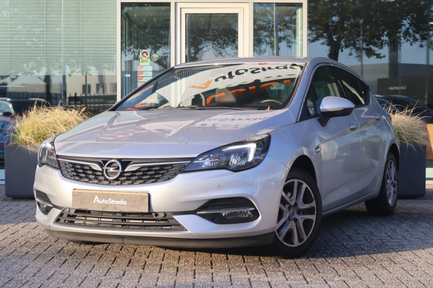 Opel Astra - 1.2 Turbo 110pk Start/Stop Business Edition | Stoelverwarming I Climate I Trekhaak I Camer - AutoWereld.nl