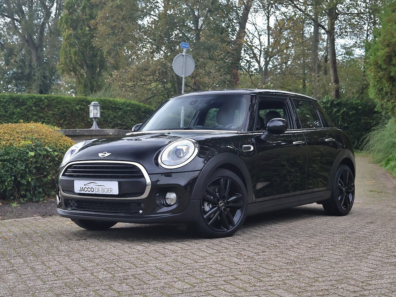 MINI 5-Deurs - One Chili Navi/Leer/Led/Sportstoelen/17"JCW - AutoWereld.nl