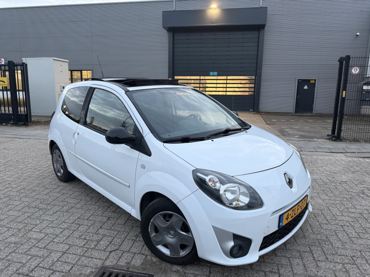 Renault Twingo - 1.2-16V Night & Day Pano|Radio|Clima - AutoWereld.nl
