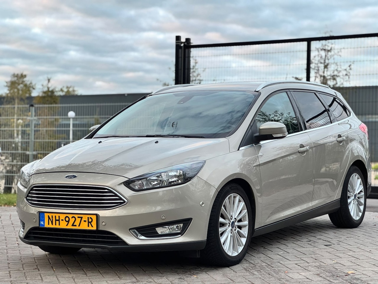 Ford Focus Wagon - 1.0 Titanium|NAVI|PARKPILOT|NAVI|PSENSOR|TOP ONDERHOUDEN DISTRIBUTIE RIEM VV - AutoWereld.nl