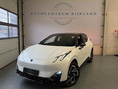 Lynk & Co 02 - Core 66 kWh Stoelverwarming, Apple CarPlay, Achteruitrijcamera, Panoramadak, Elektrische A