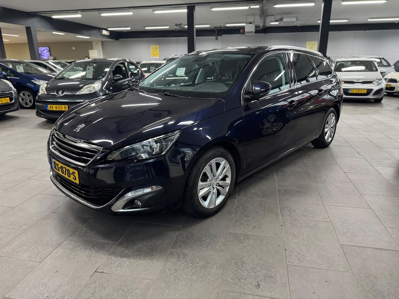 Peugeot 308 SW - 1.2 PureTech Blue Lease Premium Panorama camera xenon led Clima cruise controle lm-velgen - AutoWereld.nl