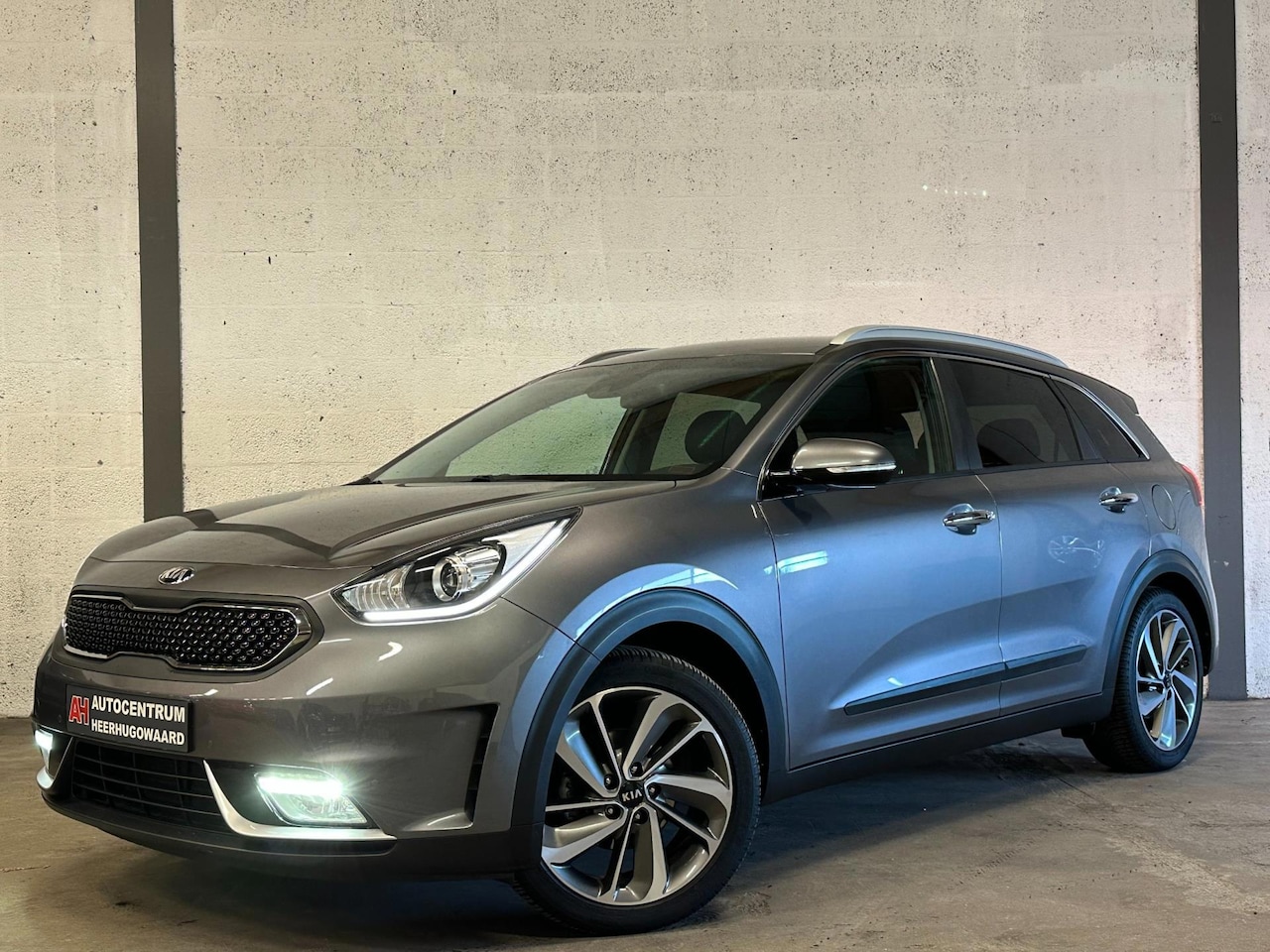 Kia Niro - 1.6 GDi Hybrid ExecutiveLine Navi|Leder|Carplay|Camera|Dealer Onderhouden !! - AutoWereld.nl