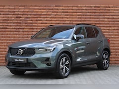 Volvo XC40 - B4 Plus Dark | Panoramadak | Trekhaak | Verwarmbare voorstoelen en stuurwiel | Premium aud