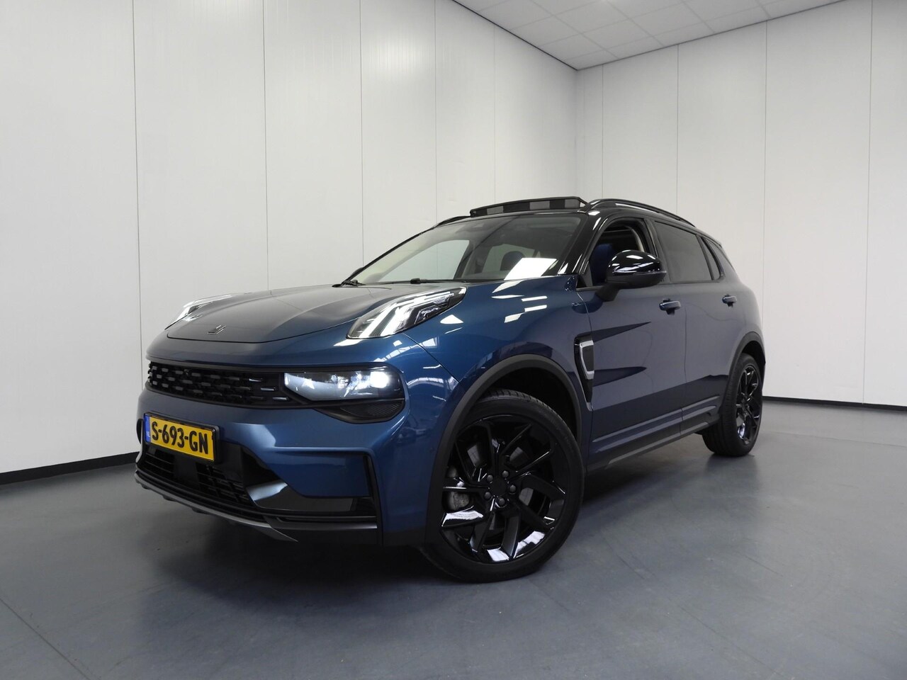Lynk & Co 01 - 1.5 PHEV BlackEdition NAVI/360CAM/SCHUIFDAK/LED/20"LMV! - AutoWereld.nl