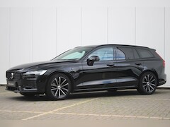 Volvo V60 - T8 Plug-in hybrid AWD Plus Dark | Panoramadak | Trekhaak | Verwarmbare voorstoelen, achter