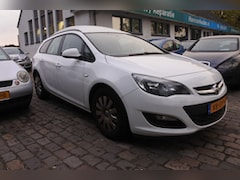 Opel Astra Sports Tourer - 1.3 CDTi Edition apk 12-8-2027 lage olie druk motor start nog wel